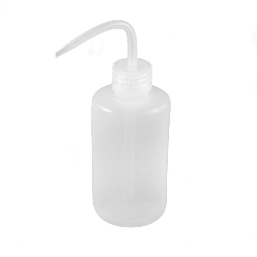 Wasserflasche zur Reinigung der Wimpern